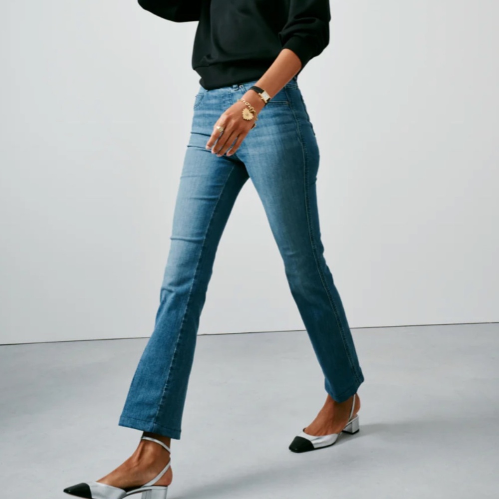 Spanx EveryWear Kick Flare Jeans Womens XLarge Vintage Indigo Ankle Length